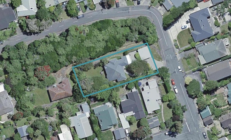 27 Homewood Crescent, Karori, Wellington - Carousel 1