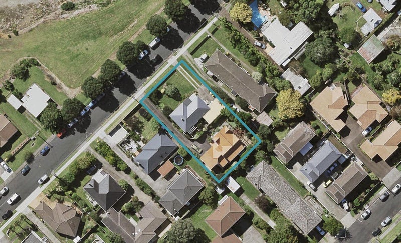 2/5 Rangitira Avenue, Takapuna, Auckland - Carousel 1