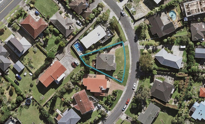 9 Martin Crescent, Northcote, Auckland - Carousel 1