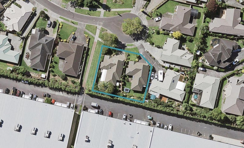 2/19 Bowscale Place, Northpark, Auckland - Carousel 1