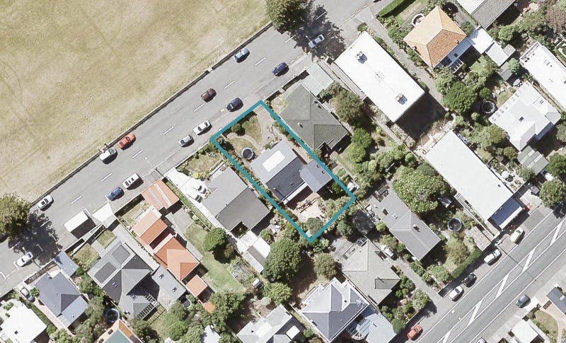 49 Marine Parade, Eastbourne, Lower Hutt - Carousel 1