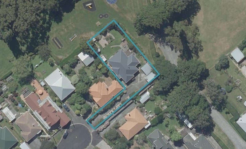 41 Ainslee Place, North East Valley, Dunedin - Carousel 1