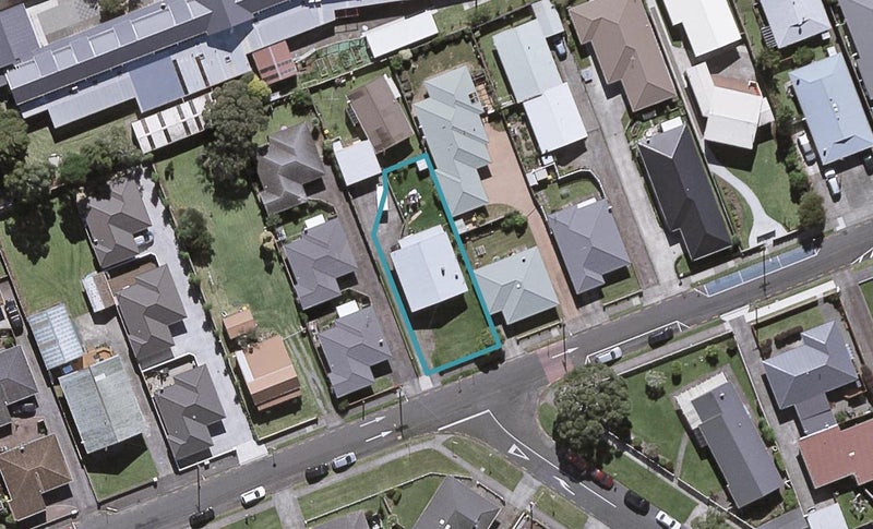 19 Clemow Road, Fitzroy, New Plymouth - Carousel 1