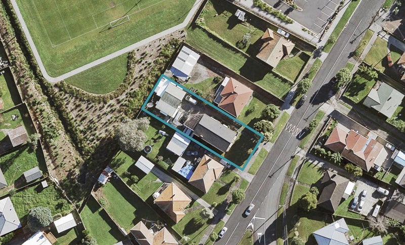 41 Valonia Street, New Windsor, Auckland - Carousel 1