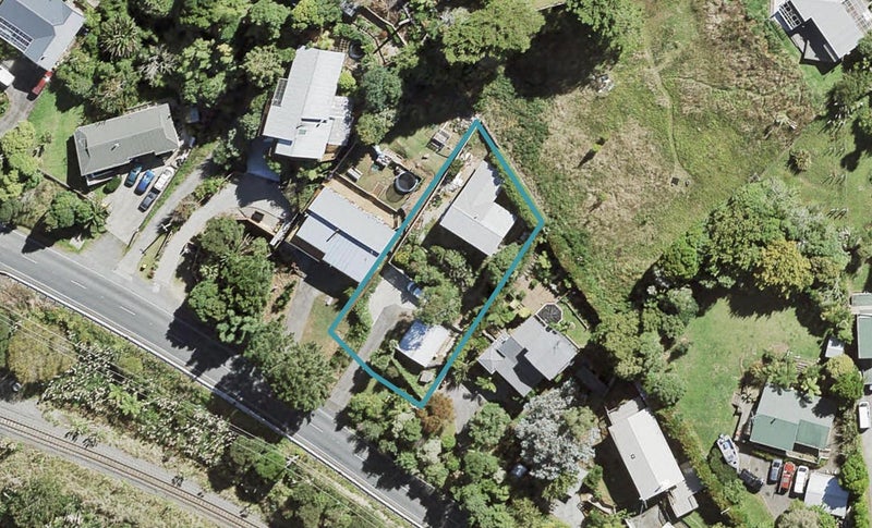 51 Waitakere Road, Waitakere, Auckland - Carousel 1