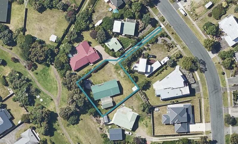 24 Papaunahi Road, Bowentown, Waihi Beach - Carousel 1