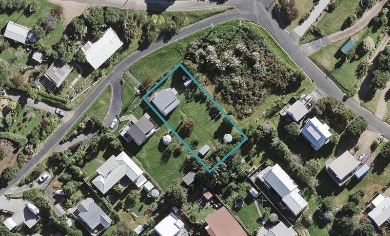 28 Marama Avenue, Surfdale, Waiheke Island - Carousel 1