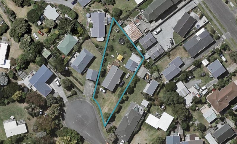 9 Victor Grove, Waikanae Beach, Waikanae - Carousel 1