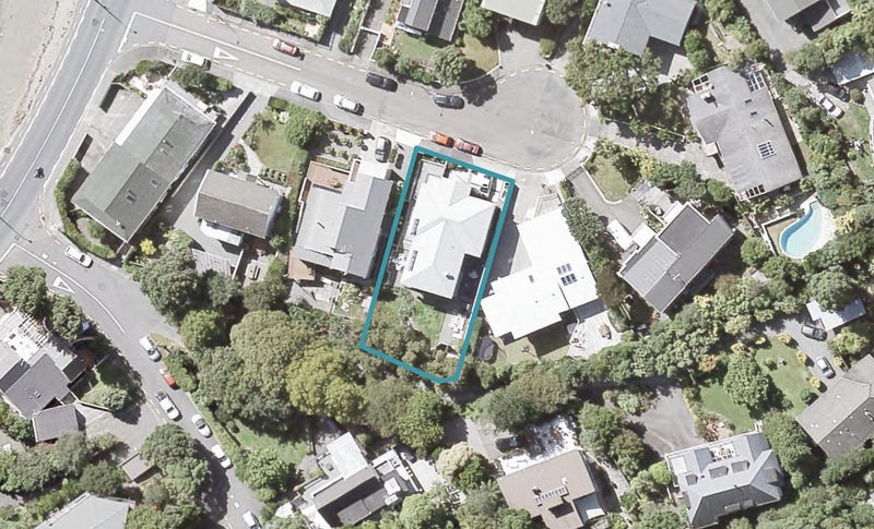 8 Taumaru Avenue, Lowry Bay, Lower Hutt - Carousel 1