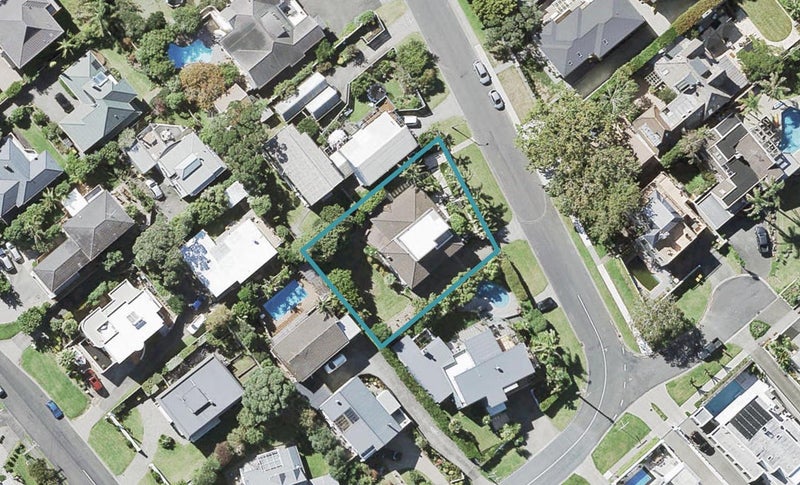 2 Bournemouth Terrace, Murrays Bay, Auckland - Carousel 1