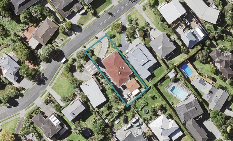 16 Copperfield Terrace, Mellons Bay, Auckland - Carousel 1