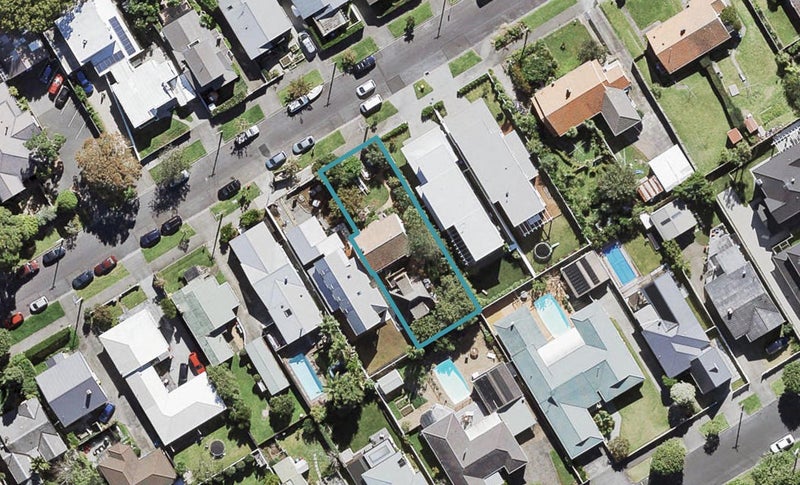 23 Buxton Street, Point Chevalier, Auckland - Carousel 1
