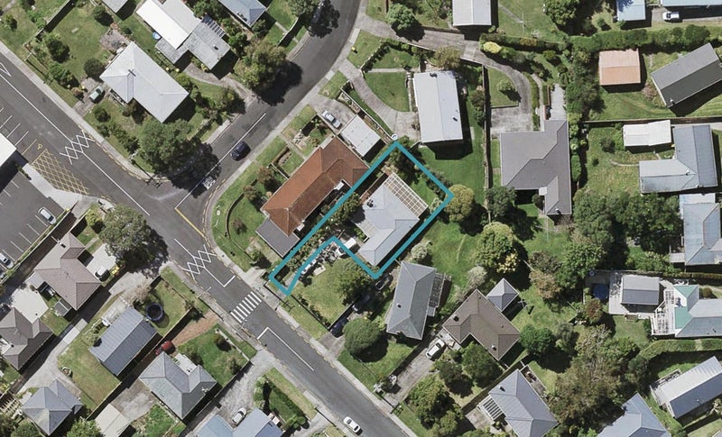 9 Tonkin Drive, Sunnynook, Auckland - Carousel 1