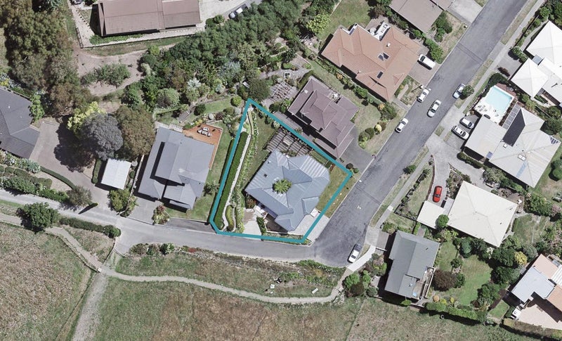 92 Churchill Drive, Taradale, Napier - Carousel 1