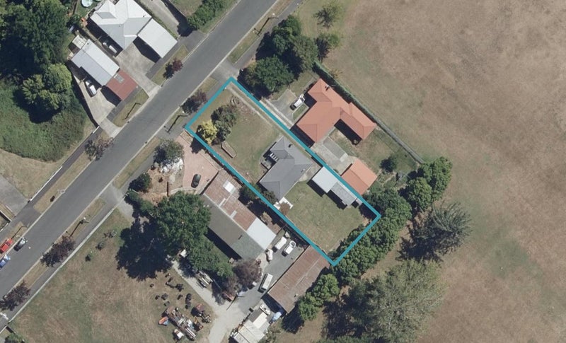 46 Bruce Avenue, Glenview, Hamilton - Carousel 1