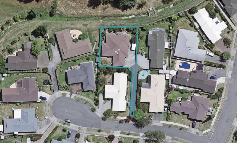 10 Webb Place, Taradale, Napier - Carousel 1