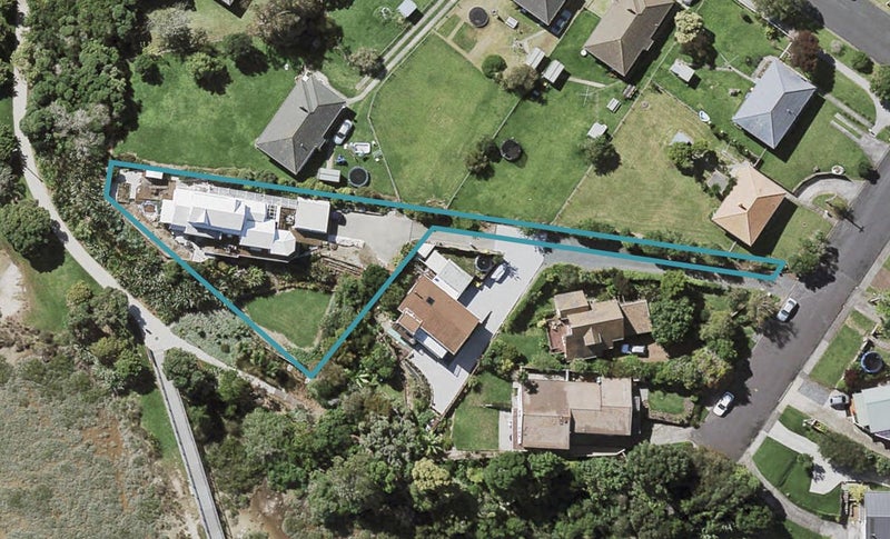 95 Eversleigh Road, Belmont, Auckland - Carousel 1