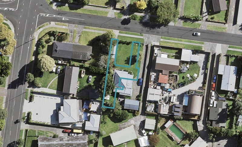 2/1 Blanes Road, Weymouth, Auckland - Carousel 1