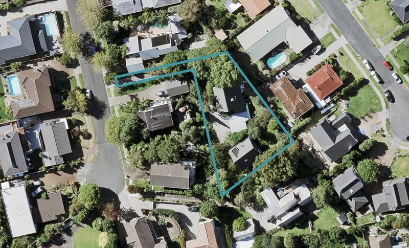 2/8 Aylmer Court, Eastern Beach, Auckland - Carousel 1