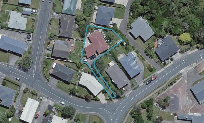 13 Padnell Crescent, Paparangi, Wellington - Carousel 1