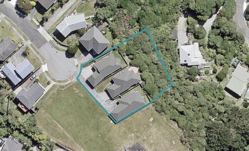 1/7 Banksia Grove, Maungaraki, Lower Hutt - Carousel 1