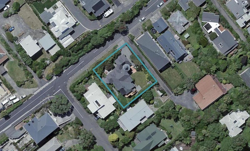 33 Waru Street, Khandallah, Wellington - Carousel 1