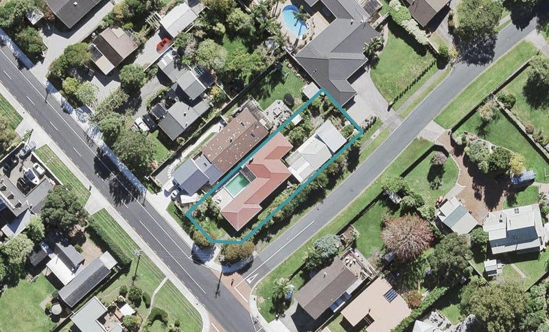 12 Tauhinu Road, Greenhithe, Auckland - Carousel 1