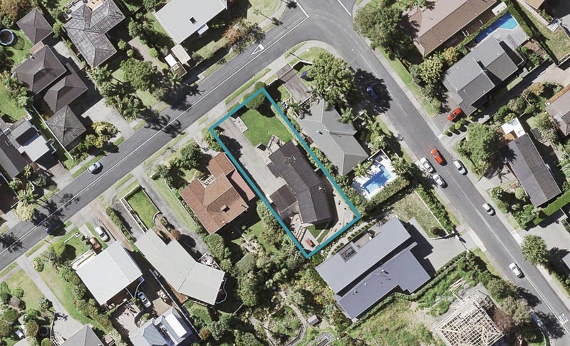 4 Copperfield Terrace, Mellons Bay, Auckland - Carousel 1