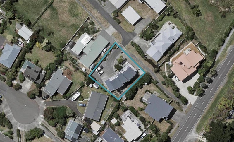 38 Pharazyn Avenue, Waikanae Beach, Waikanae - Carousel 1