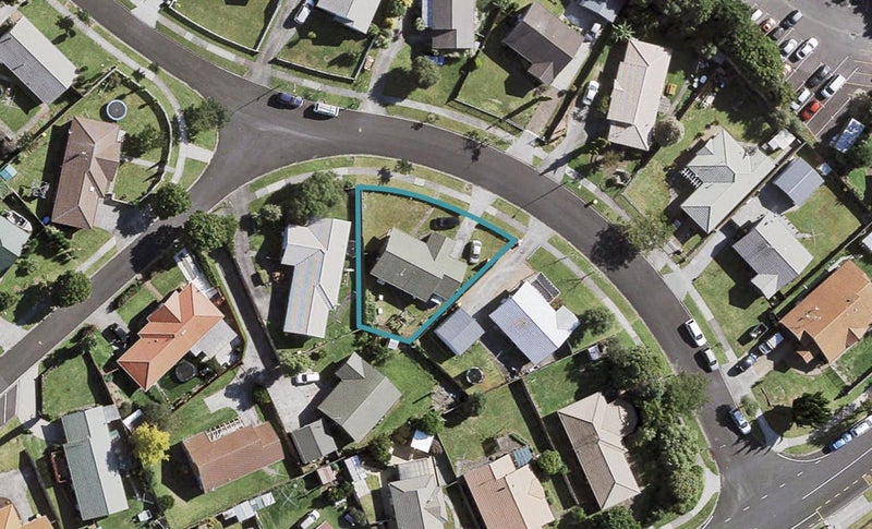 8 Randwick Place, Randwick Park, Auckland - Carousel 1