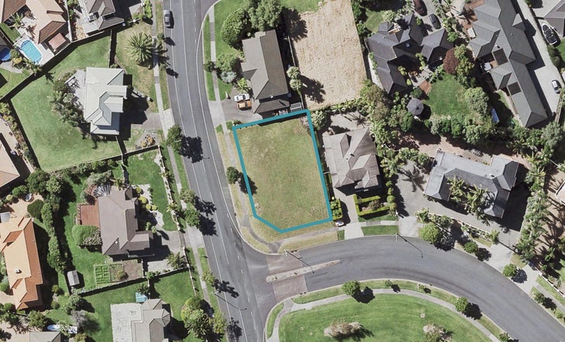 2 Santa Cruz Drive, Shamrock Park, Auckland - Carousel 1