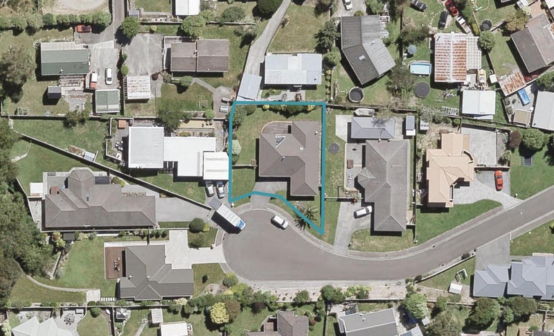 6 Sapphire Grove, Birchville, Upper Hutt - Carousel 1