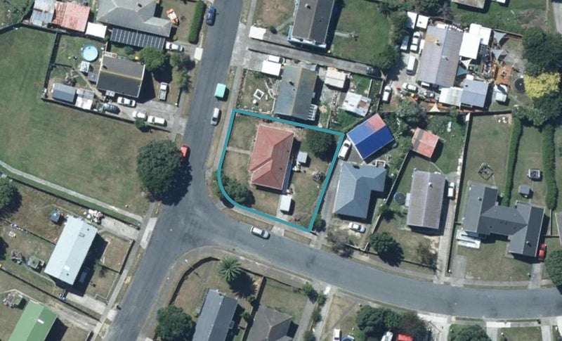 100 Waihora Crescent, Waitangirua, Porirua - Carousel 1