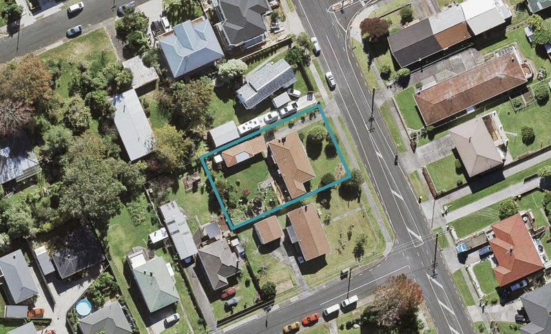 88 Flanshaw Road, Te Atatu South, Auckland - Carousel 1