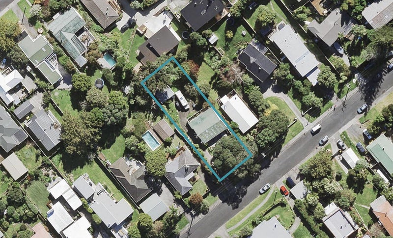 13 Neptune Avenue, Beach Haven, Auckland - Carousel 1