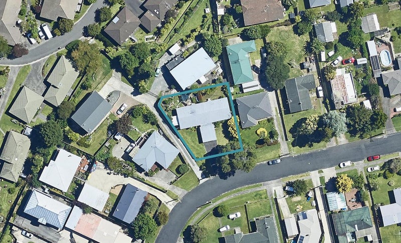 13B Linton Crescent, Matua, Tauranga - Carousel 1
