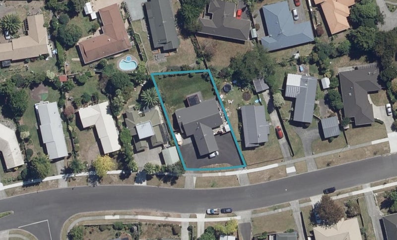 15 Commodore Avenue, Flagstaff, Hamilton - Carousel 1