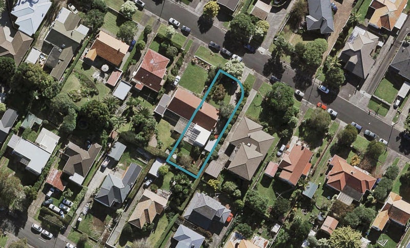 13 Ferguson Avenue, Greenlane, Auckland - Carousel 1