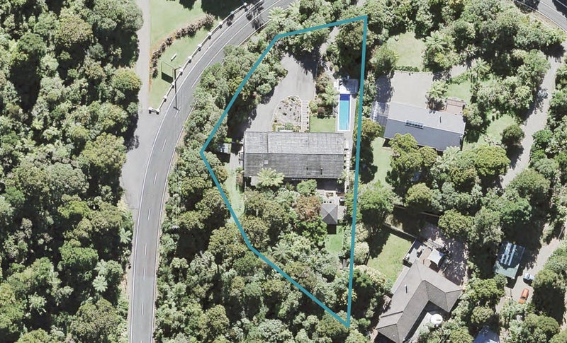 574 Scenic Drive, Waiatarua, Auckland - Carousel 1