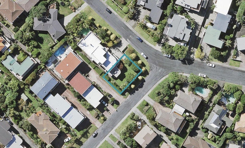 1 Marama Street, Castor Bay, Auckland - Carousel 1