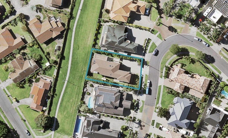 57 Quedley Court, Eastern Beach, Auckland - Carousel 1