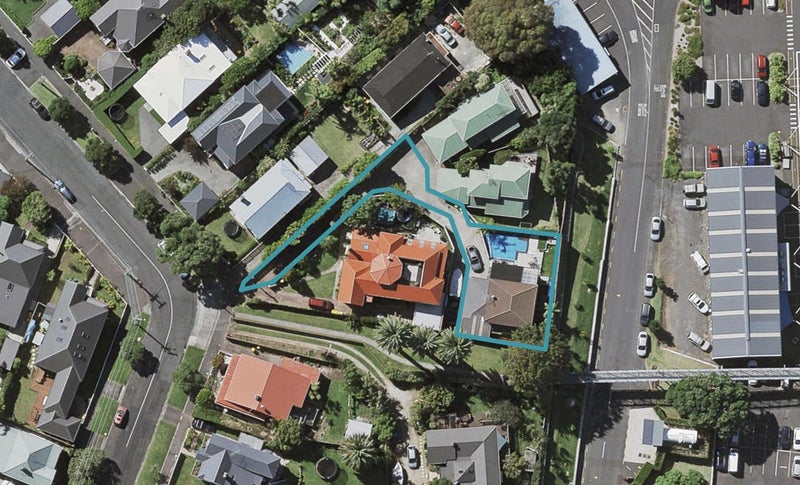 2D Waterview Road, Stanley Point, Auckland - Carousel 1