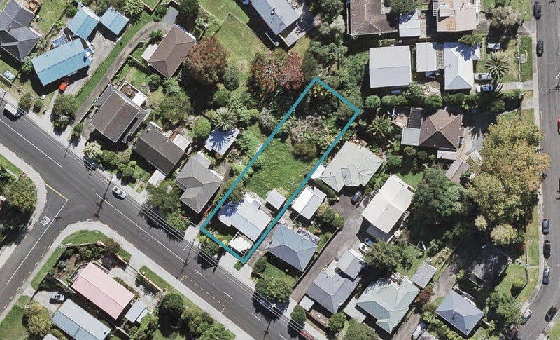 21 Kaipatiki Road, Glenfield, Auckland - Carousel 1