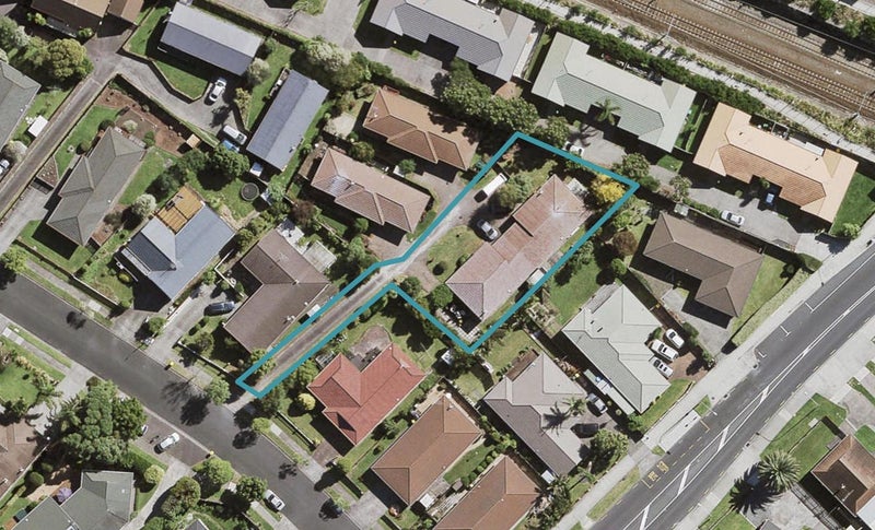 2/5 Septimus Place, Henderson, Auckland - Carousel 1