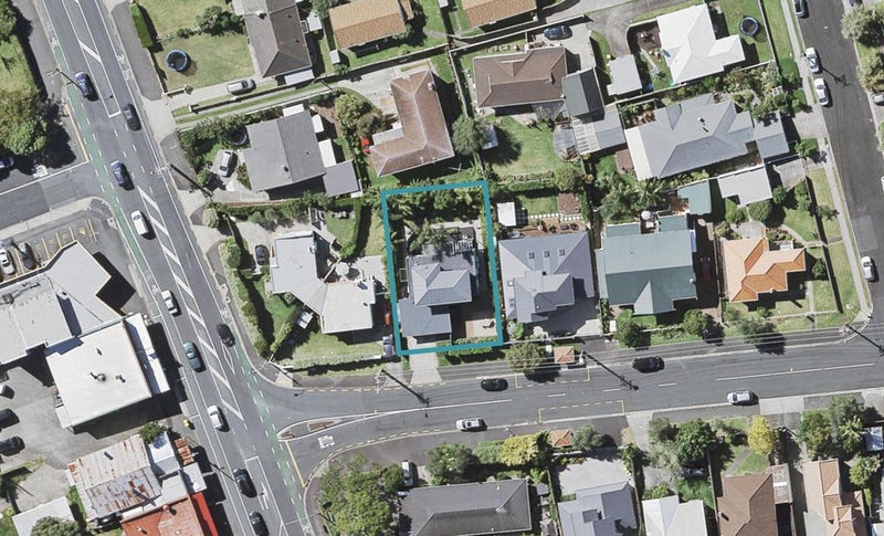 58 Old Lake Road, Narrow Neck, Auckland - Carousel 1