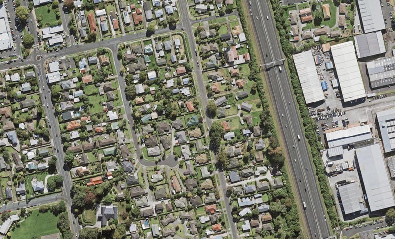 39 Crawford Avenue, Mangere Bridge, Auckland - Carousel 1