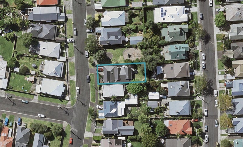 20 Kiwi Road, Stanley Point, Auckland - Carousel 1