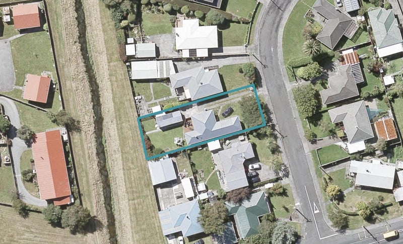 5 Miles Crescent, Wainuiomata, Lower Hutt - Carousel 1