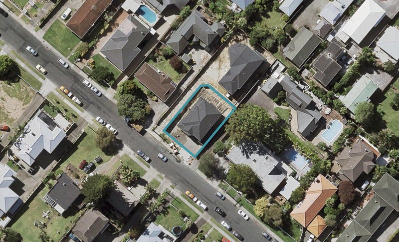 11 Quebec Road, Milford, Auckland - Carousel 1