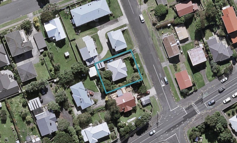 16 Calvert Road, Moturoa, New Plymouth - Carousel 1